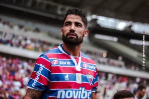 Fortaleza prorroga vínculo com zagueiro até 2027