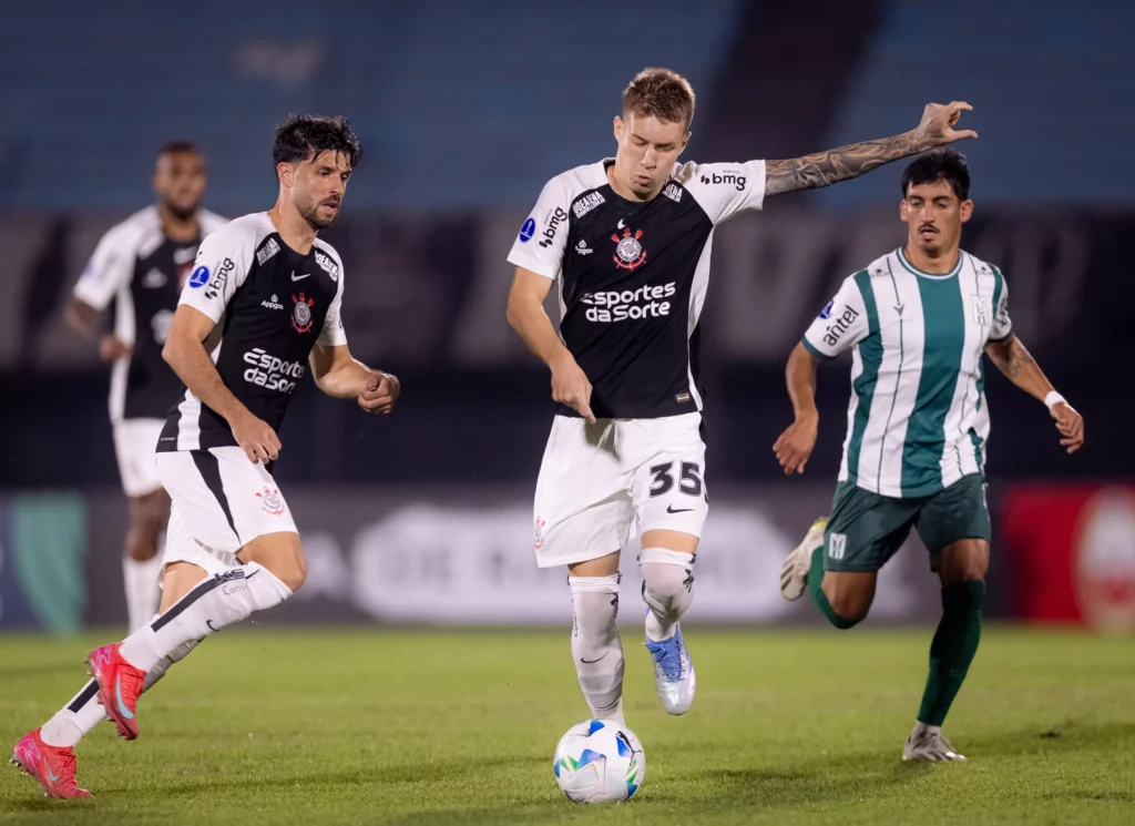 COPA SUL-AMERICANA: Atlético-MG e Corinthians seguem vivos 2 Corinthians vence Racing-URU Copa Sul-Americana