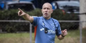 Auxiliar do Cruzeiro provoca Atlético-MG e Jardim exalta postura da equipe no clássico