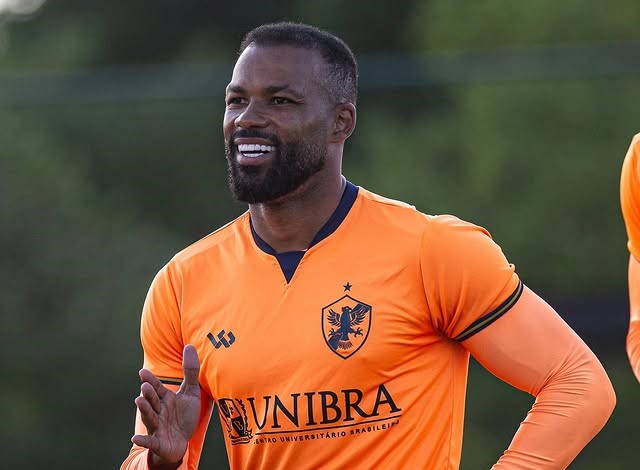 Fernandinho segue dúvida Retrô