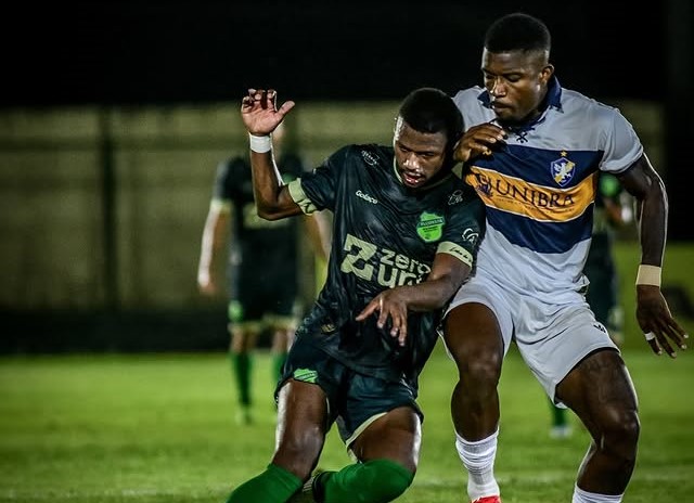 Floresta 1 x 0 Retrô - Lobo vence primeira na Série C 2 Floresta Retrô Série C