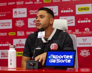 Auxiliar do Náutico exalta torcida após eliminação na Copa do Brasil