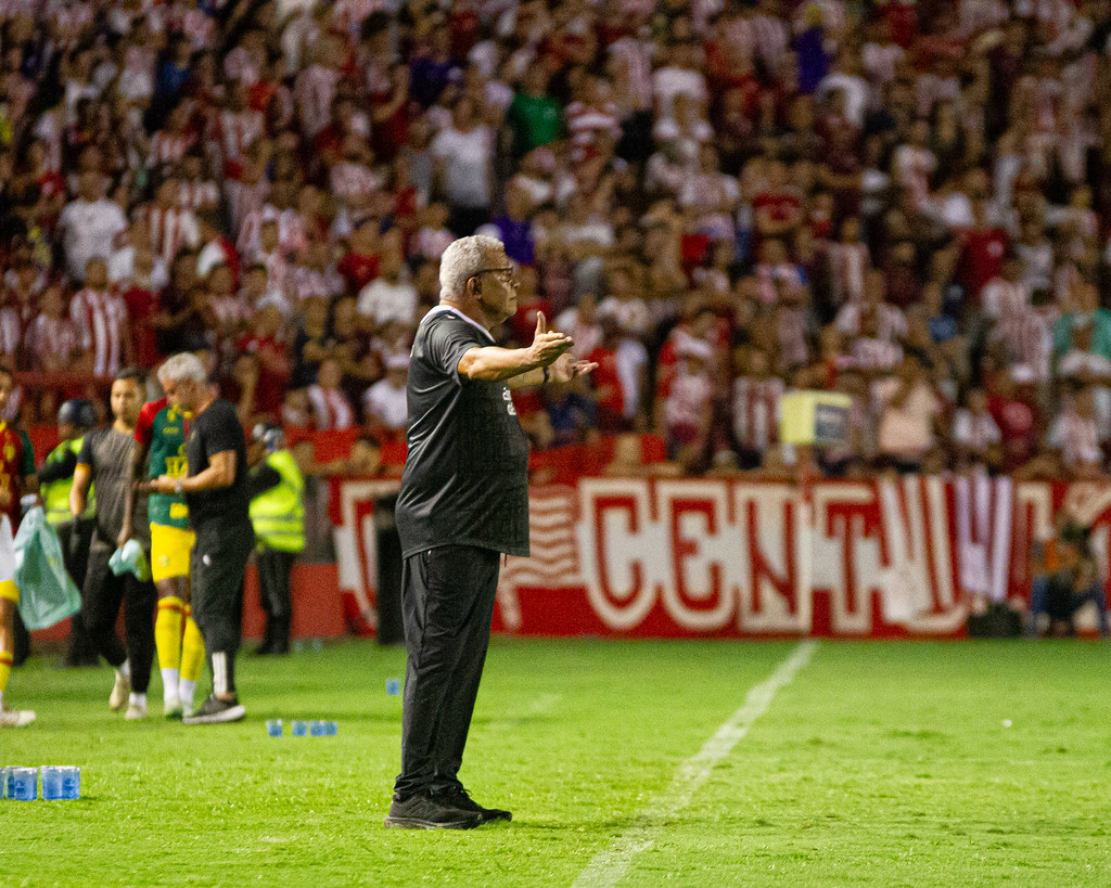 Série C: Náutico tem baixa de atacante diante do Confiança 2 Hélio dos Anjos critica expulsão Náutico