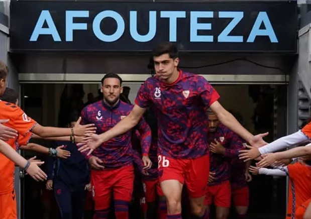 Jogadores do Sevilla am a noite no CT após ameaça de agressão