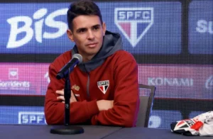 Oscar treina e é opção para reforçar São Paulo contra o Palmeiras