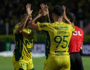 Edson Guilherme abre o caminho para a quebra de tabu de 17 anos diante do Corinthians