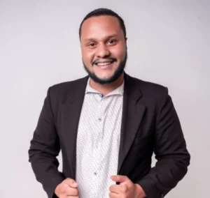 Gustavo Marques, o “narrador das flechadas”, está de volta ao Futebol Interior