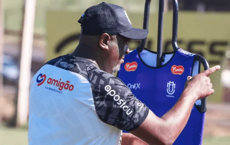 Volante do Maringá briga por espaço em meio a ausência no meio de campo 1 Maringá Jorge Castilho
