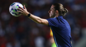 Filipe Luís exalta Joshua no Flamengo e vê 'substituto' para Arrascaeta