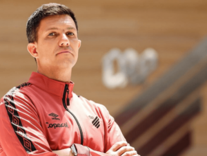 Athletico demite Maurício Barbieri depois de levar atropelo em Curitiba