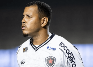 Lateral desfalca Botafogo-PB na Série C por até três semanas
