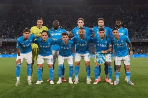 Napoli bate Cagliari com golaços e ergue 4º título do Italiano