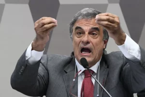 Quem é o ex-ministro de Dilma que auxilia Augusto Melo e prevê guerra judicial no Corinthians