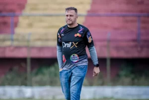 Técnico do Jabaquara celebra vitória no Paulista Sub-20 