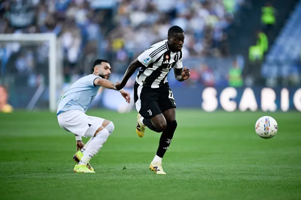 Lazio arranca empate da Juventus nos acréscimos e se mantém na briga pelo G-4 do Italiano