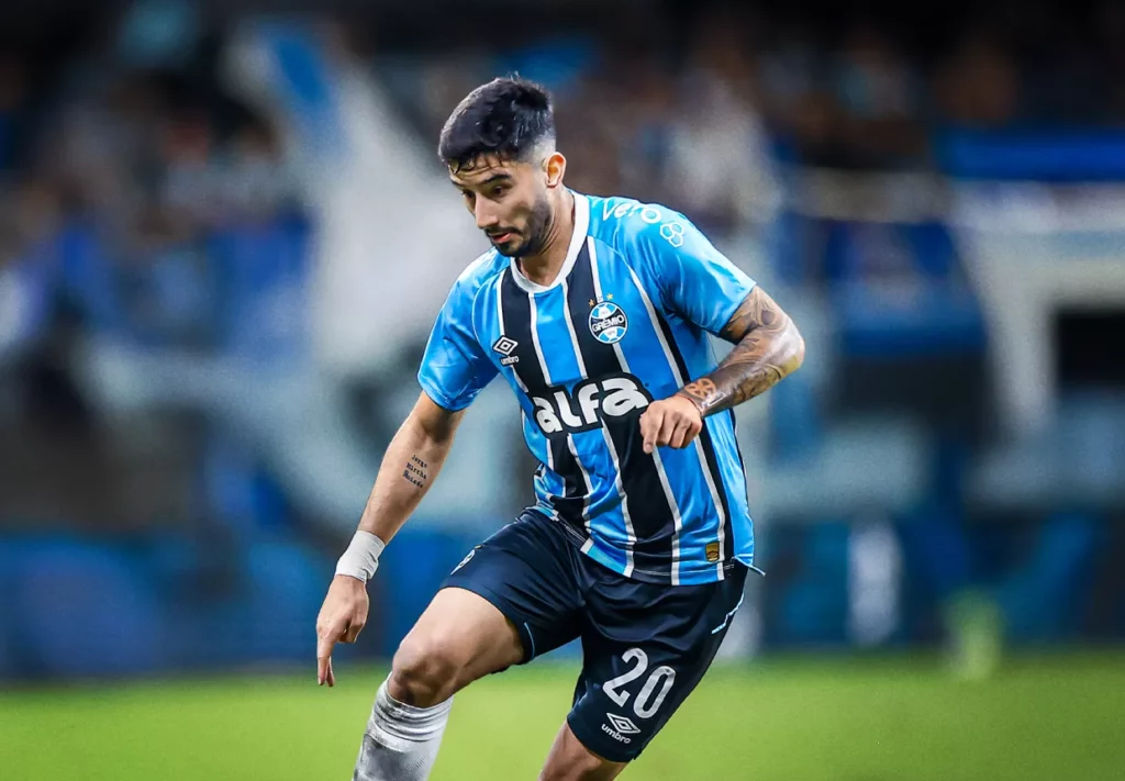 Grêmio renova contrato de Villasanti até o fim de 2029 2 Grêmio renova contrato de Villasanti até o fim de 2029 (Foto: Lucas Uebel/Grêmio)