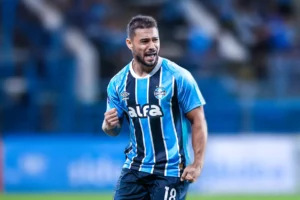 Grêmio renova contrato do lateral João Pedro até o fim de 2027