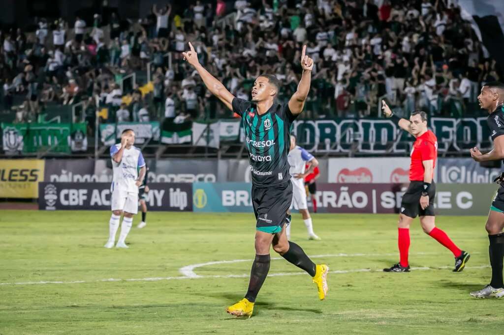 Maringá 3 x 2 Confiança – Dogão vence com menos um na Série C