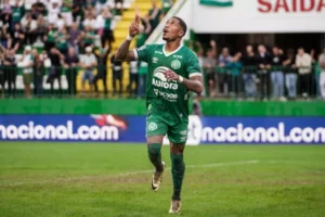 Atacante da Chapecoense sofre lesão no joelho e vira desfalque na Série B