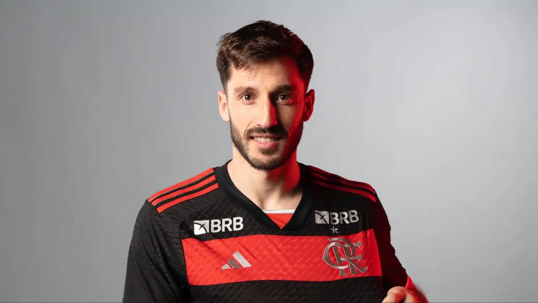Viña está muito perto de retorno no Flamengo