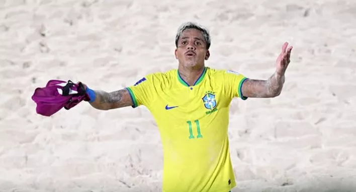 Brasil tem domingo dourado com ginástica, futebol de areia e feito de Huertas