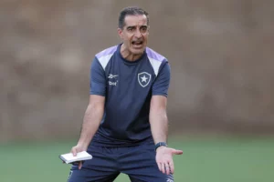 Renato Paiva reage a rumor sobre Cristiano Ronaldo no Botafogo: “Natal é só em dezembro”