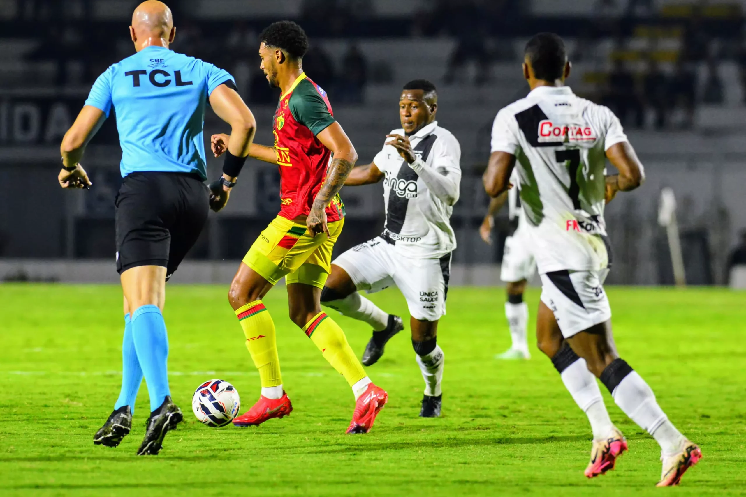 Ao ser goleada, Ponte Preta corre risco de perder a liderança