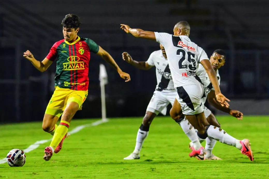 Ponte Preta 1 x 4 Brusque - Baile em Campinas acaba com invencibilidade da Ponte Preta 1 ponte brusque