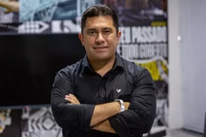 Presidente do Ceará expõe dívidas e define prazo de pagamento