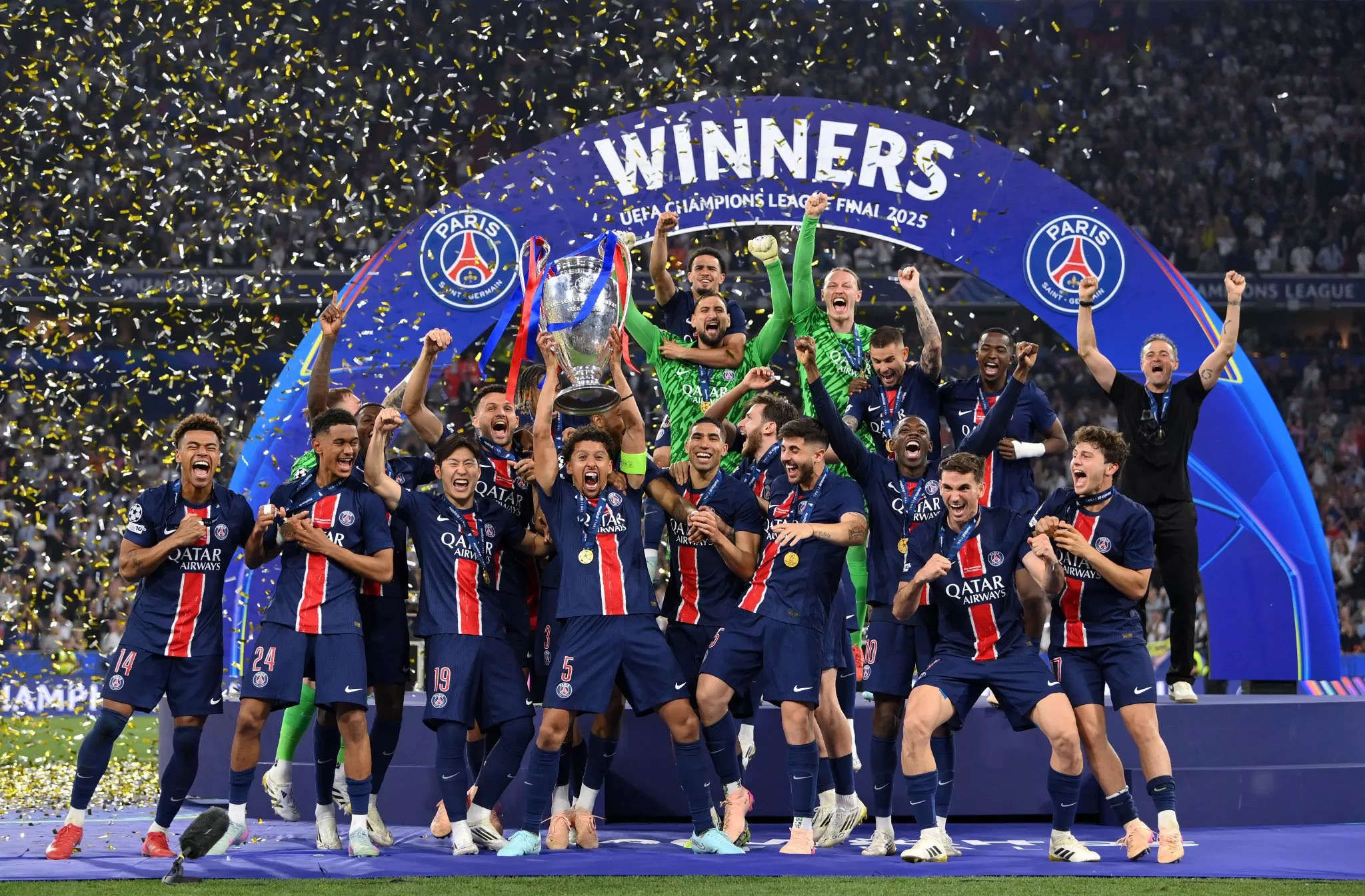 Neymar, Mbappé e Thiago Silva parabenizam PSG pelo primeiro título europeu