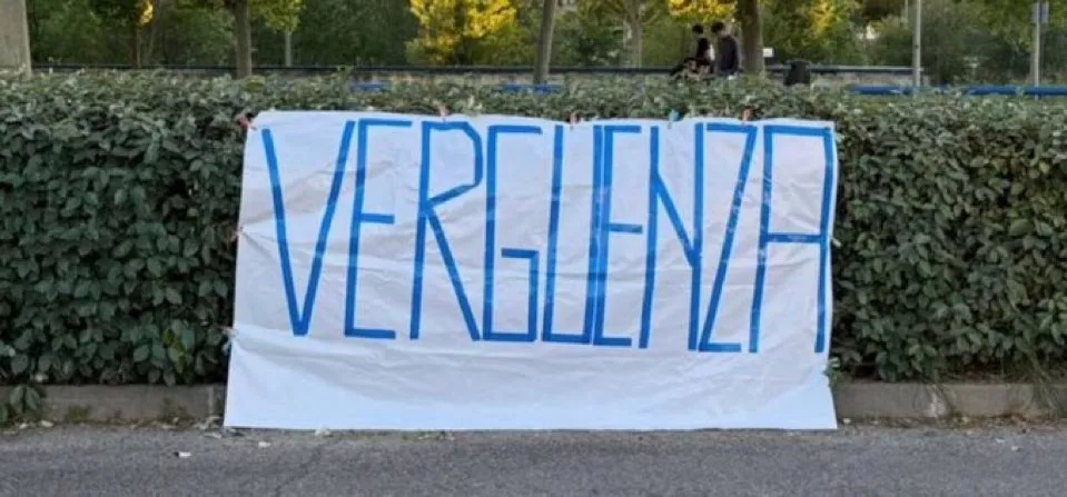 Torcida do Real Madrid protesta contra o time após 4ª derrota em 4 jogos com o Barcelona