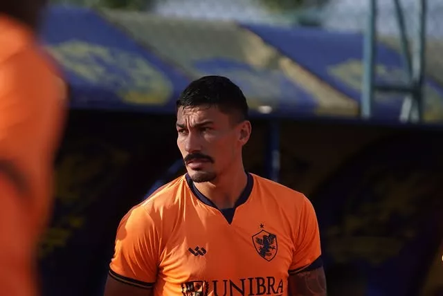 Copa do Brasil: Retrô deve ter mudanças contra Fortaleza 2 Richard briga titularidade Retrô