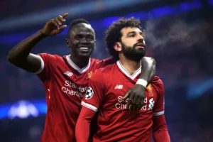 Salah confirma problemas com Mané durante parceria no Liverpool: 'Profissionais até o fim'