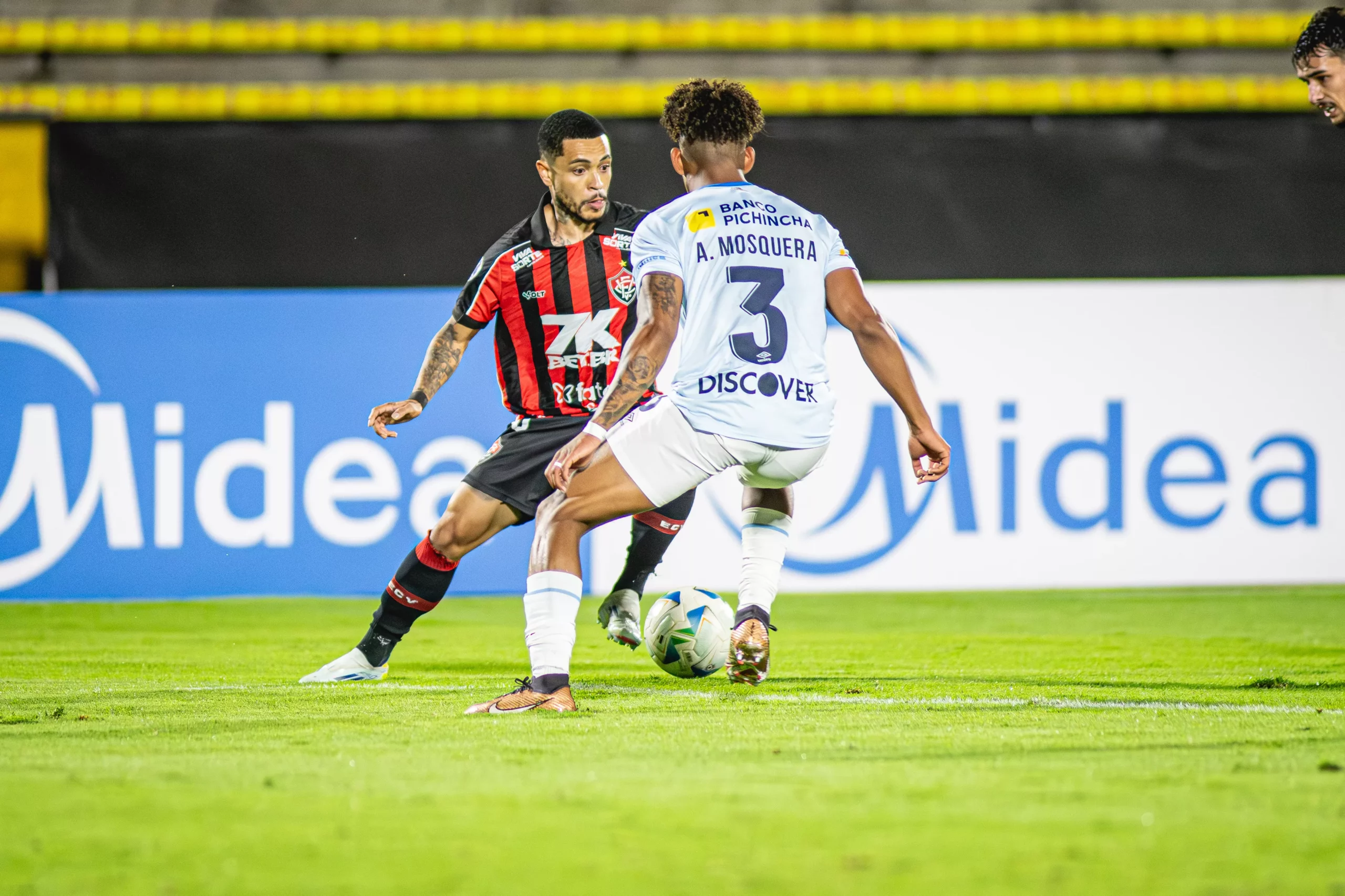 Universidad Quito 1 x 0 Vitória - Gol contra bizarro elimina Leão da Copa Sul-Americana 4 Vitória perde Universidad Quito Copa Sul-Americana