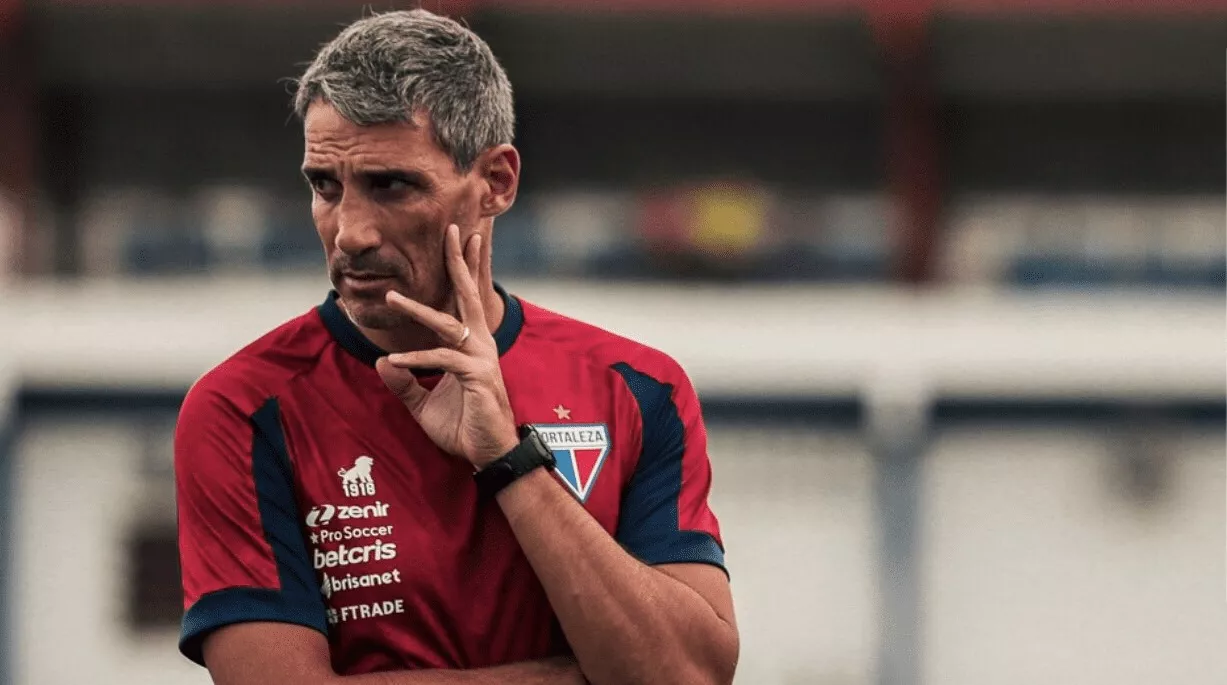 Técnico do Fortaleza ite começo conturbado: "Não está dando certo" 1 Vojvoda reconhece início ruim Fortaleza