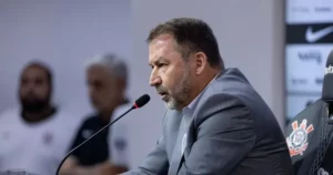 Votação de impeachment de Augusto Melo tem data para retomada no Corinthians