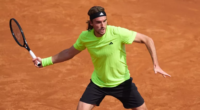 Tenista Tsitsipas diz que adoraria bater bola com o papa Leão XIV