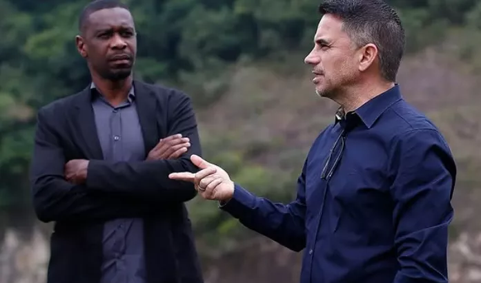 Quais jogos Rodrigo Caetano e Juan assistiram antes de encontrar Ancelotti?