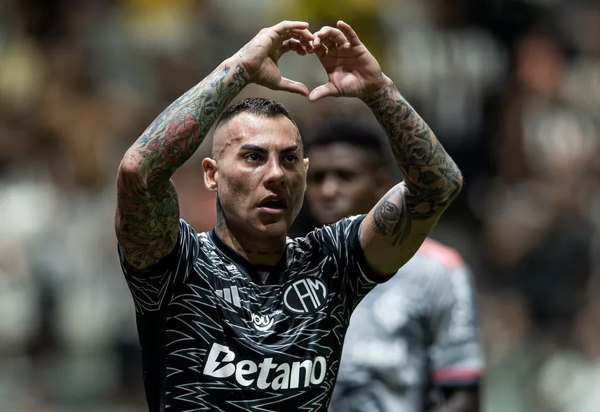 Eduardo Vargas acerta saída do Nacional-URU e fica livre no mercado