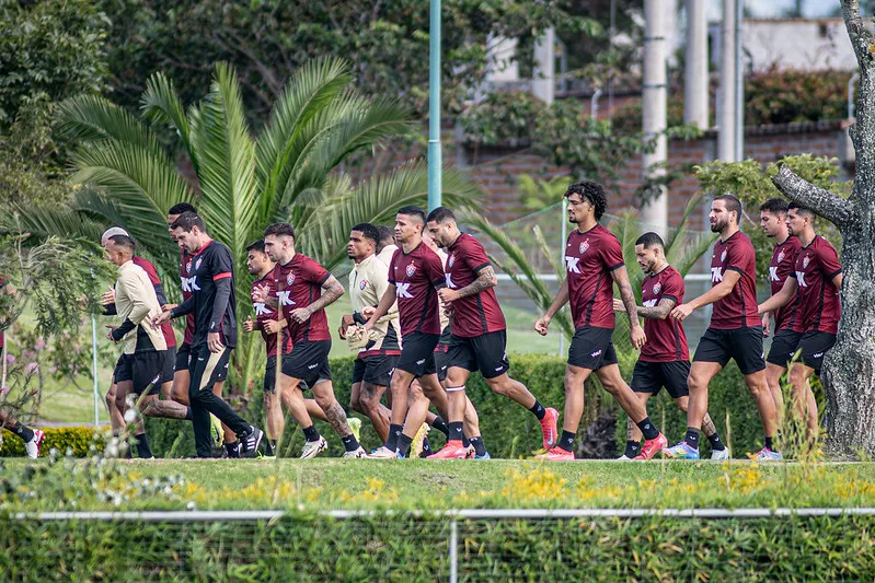 De olho nas quartas, Vitória treina com retornos e pode enfrentar o Ceará