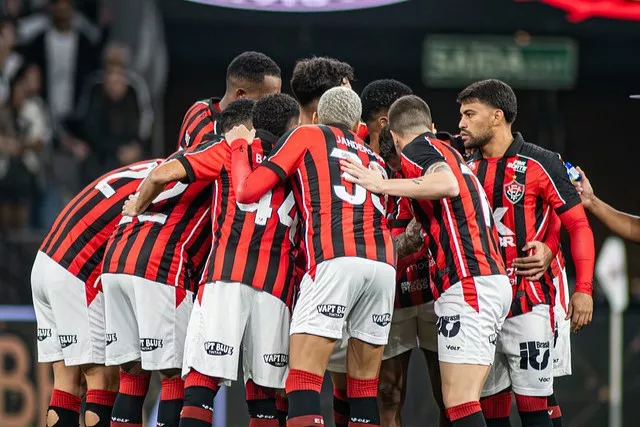 Vitória entra em fase de mudanças com nova direção e semana livre (Foto: Victor Ferreira/ECV)