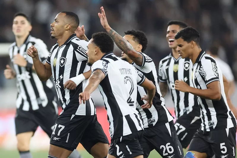 Botafogo 3 x 2 Ceará - Fogão vence na despedida antes do Mundial 2 54568434365 bf4e9994ef c