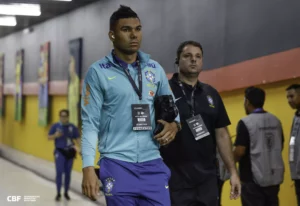 Casemiro fala em novo ambiente da seleção e enaltece Ancelotti: 'técnico dessa altura'
