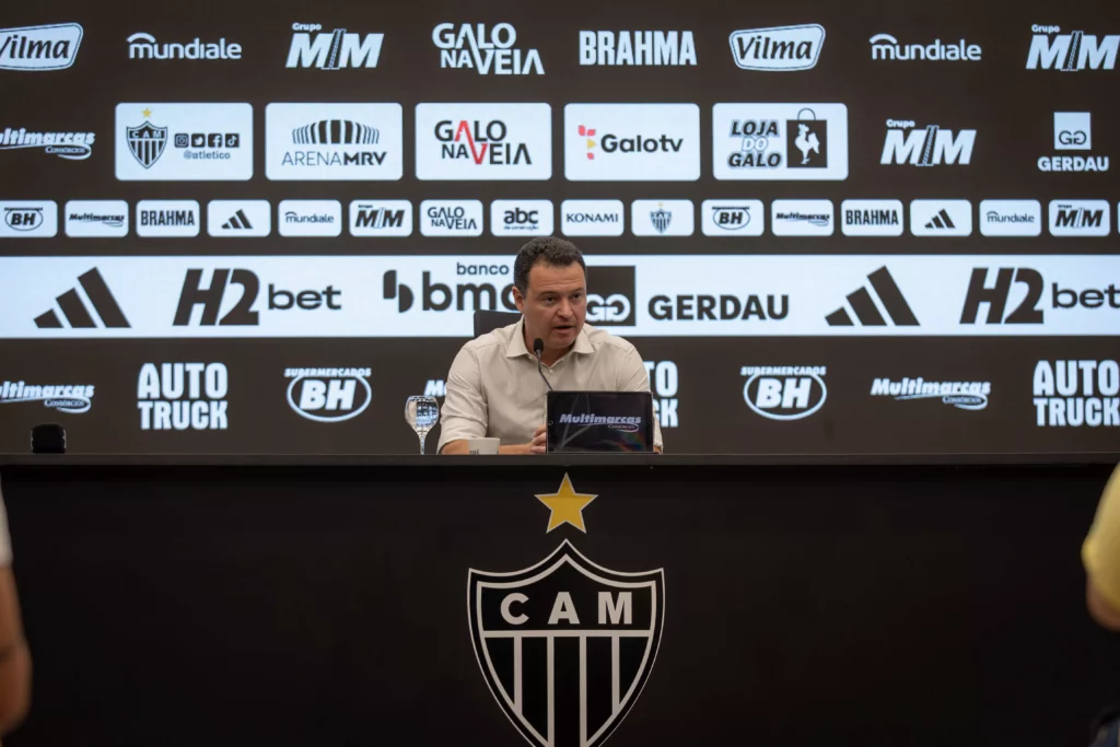 Dono do Atlético-MG faz mea culpa e reconhece atraso de salário: 'A gente errou muito'