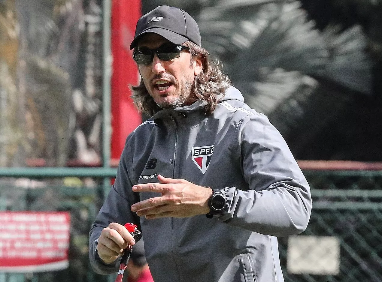 Zubeldía aprimora finalizações no São Paulo antes de encarar o Vasco 18 São Paulo Zubeldía
