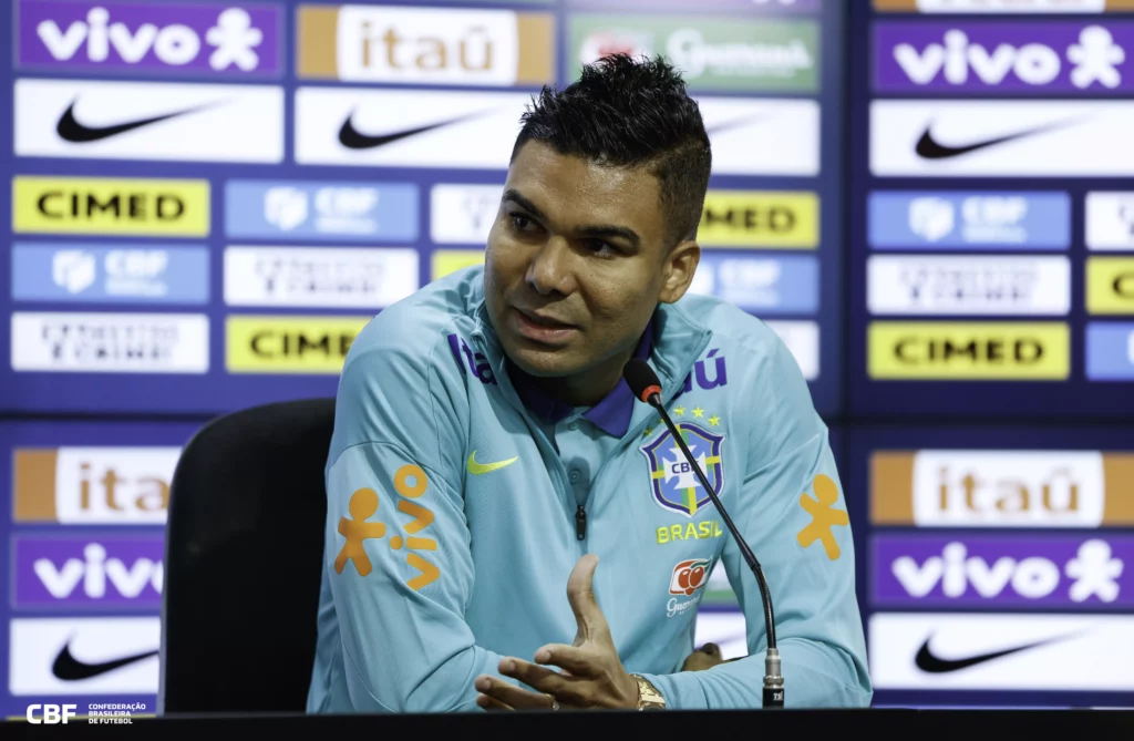 Casemiro rasga elogios a Ancelotti e analisa seleção: 'Temos de priorizar a parte ofensiva'