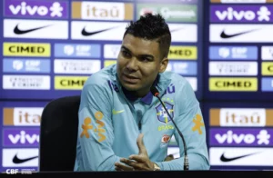 Casemiro rasga elogios a Ancelotti e analisa seleção: 'Temos de priorizar a parte ofensiva'