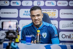 Roger Silva valoriza elenco após vitória do Londrina