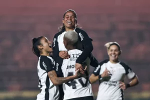 BRASILEIRO FEMININO: Corinthians vence Flamengo em duelo de classificadas