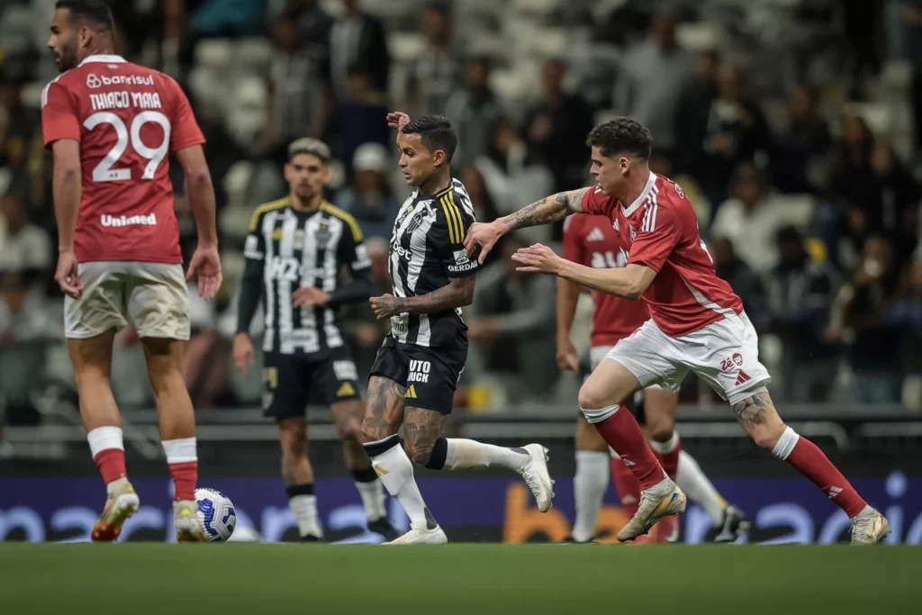 Atlético-MG 2 x 0 Internacional - Dudu estreia e Galo empurra Colorado para o Z4 2 54586033190 824619e101 o